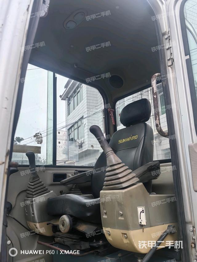 駕駛室整體（整機(jī)外觀）