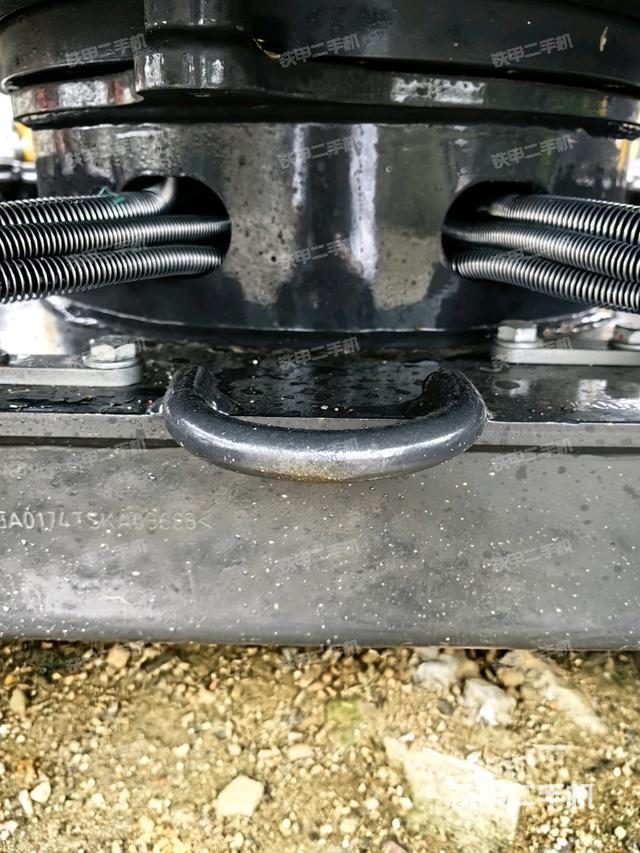 转盘和下车架正前（工作和回转装置）