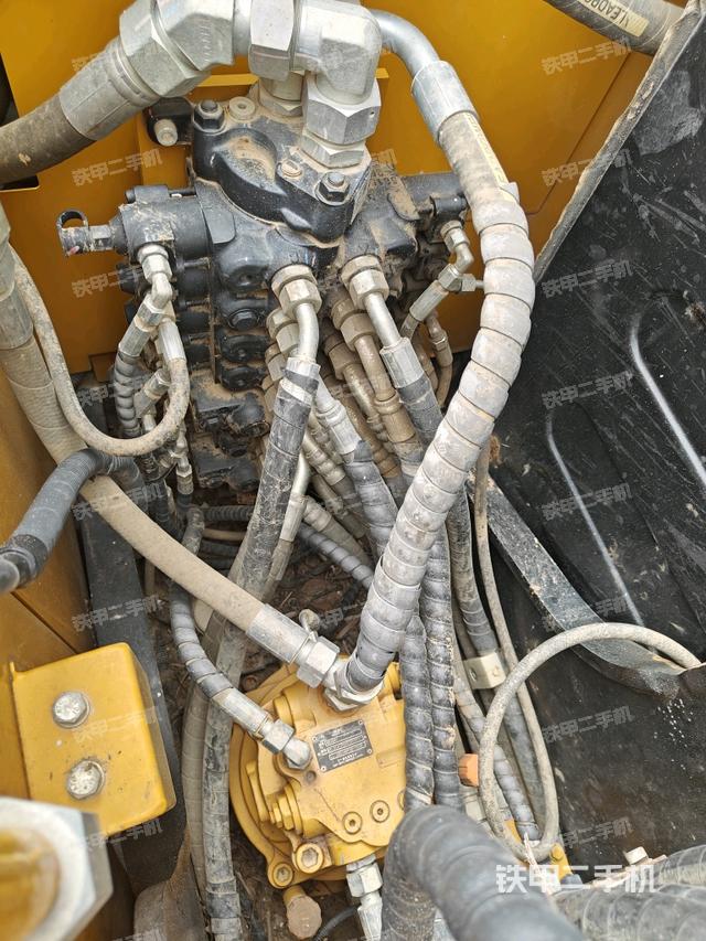 回轉(zhuǎn)馬達和主控閥（整機外觀）