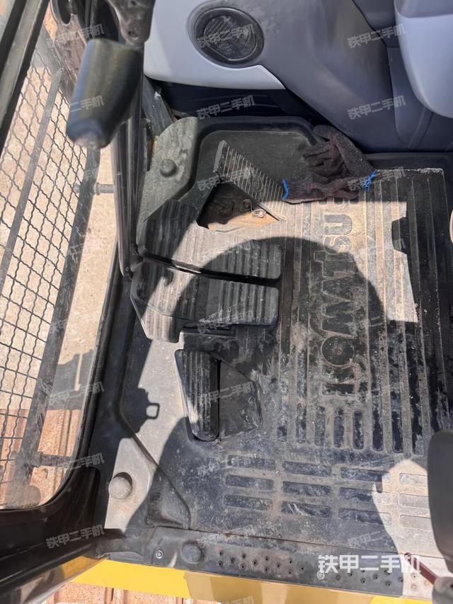 后窗玻璃角標（駕駛室部分）