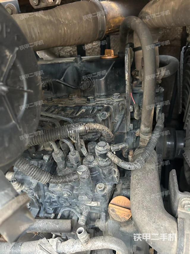 回轉(zhuǎn)馬達(dá)和主控閥（整機(jī)外觀）