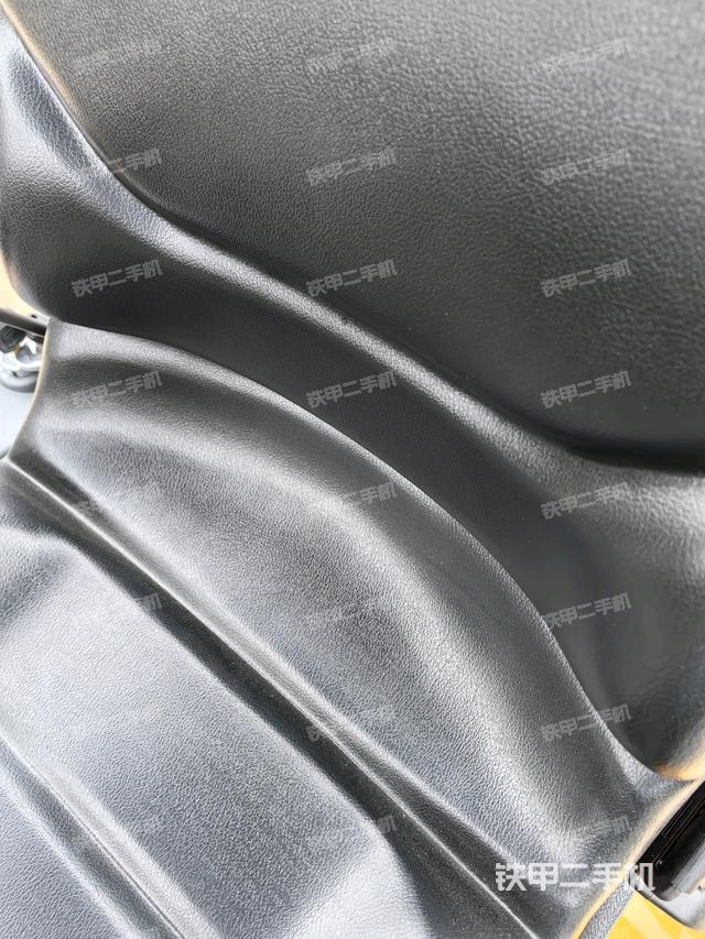 后窗玻璃角标（驾驶室部分）