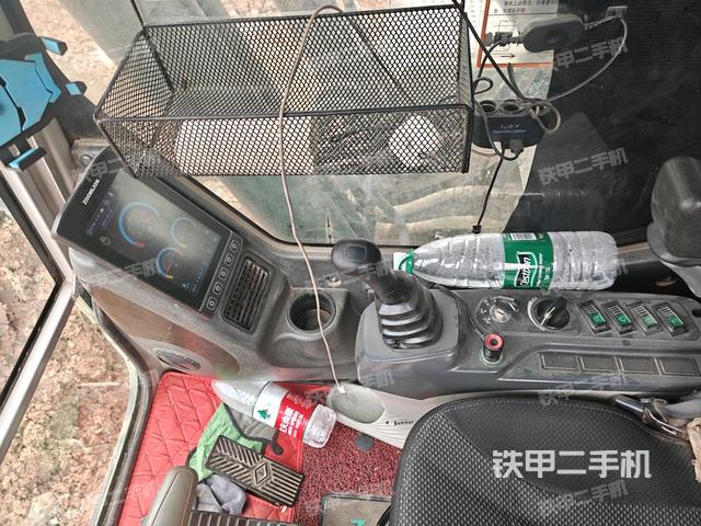 座椅左侧控制台/音响/含左手柄（驾驶室部分）