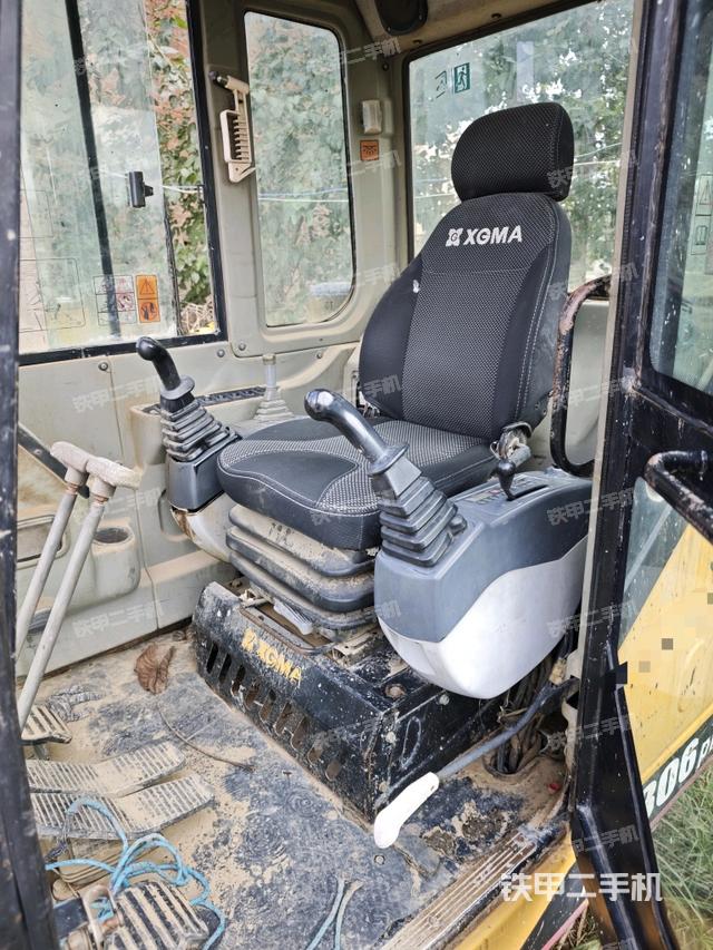 駕駛室整體（整機(jī)外觀）