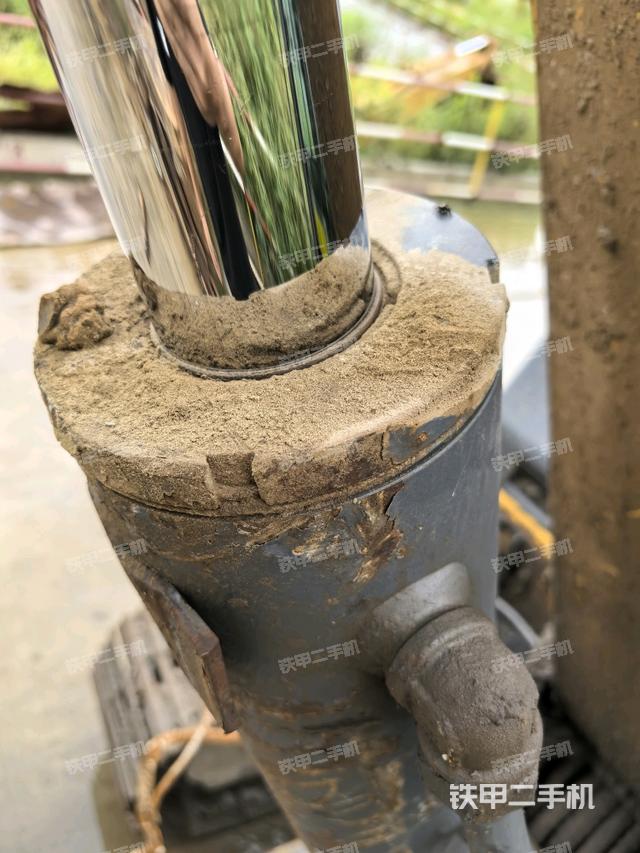 轉(zhuǎn)盤和下車架正前（工作和回轉(zhuǎn)裝置）