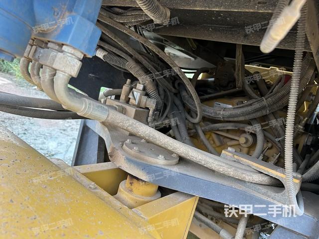 散熱器全景（壓路機發(fā)動機艙）