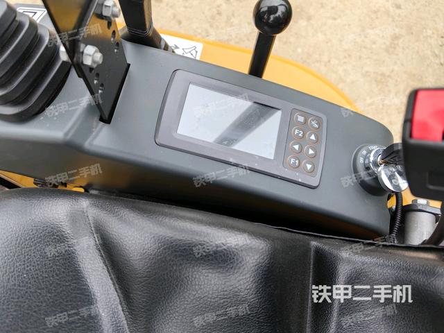 座椅右侧控制台/钥匙门/油门/含右手柄（驾驶室部分）