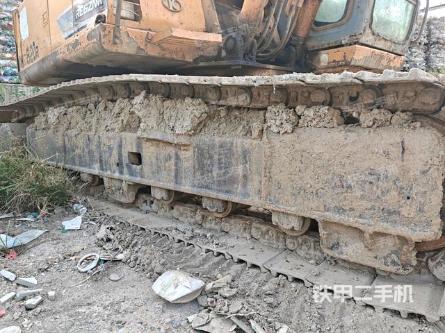 左側(cè)履帶整體?（行走機(jī)構(gòu)）