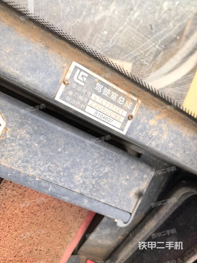 駕駛室內(nèi)座椅、儀表操作手柄全景（壓路機駕駛室）