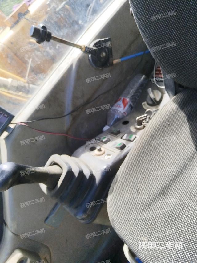 座椅右側(cè)控制臺/鑰匙門/油門/含右手柄（駕駛室部分）