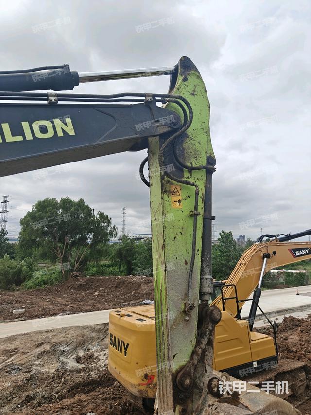 大臂整体 右侧（工作和回转装置）