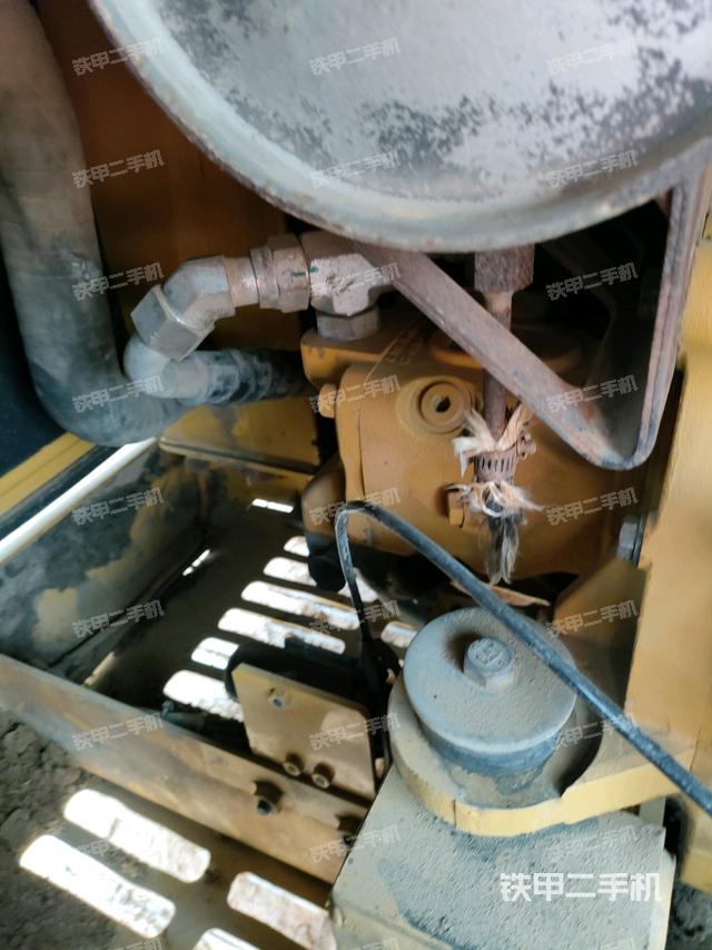 液壓泵艙室正面整體（整機(jī)外觀）