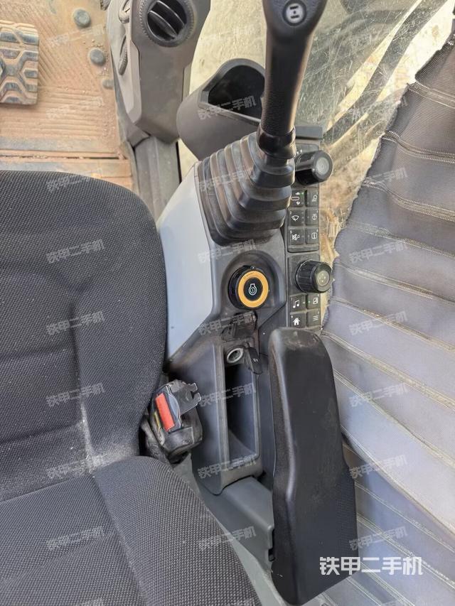 后窗玻璃角标（驾驶室部分）