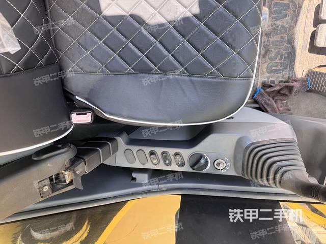 座椅左側控制臺/音響/含左手柄（駕駛室部分）