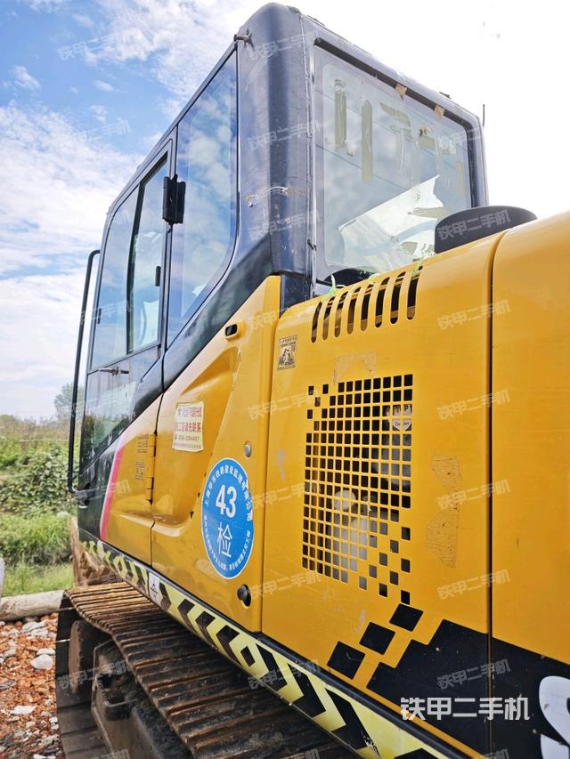 駕駛室整體（整機(jī)外觀）