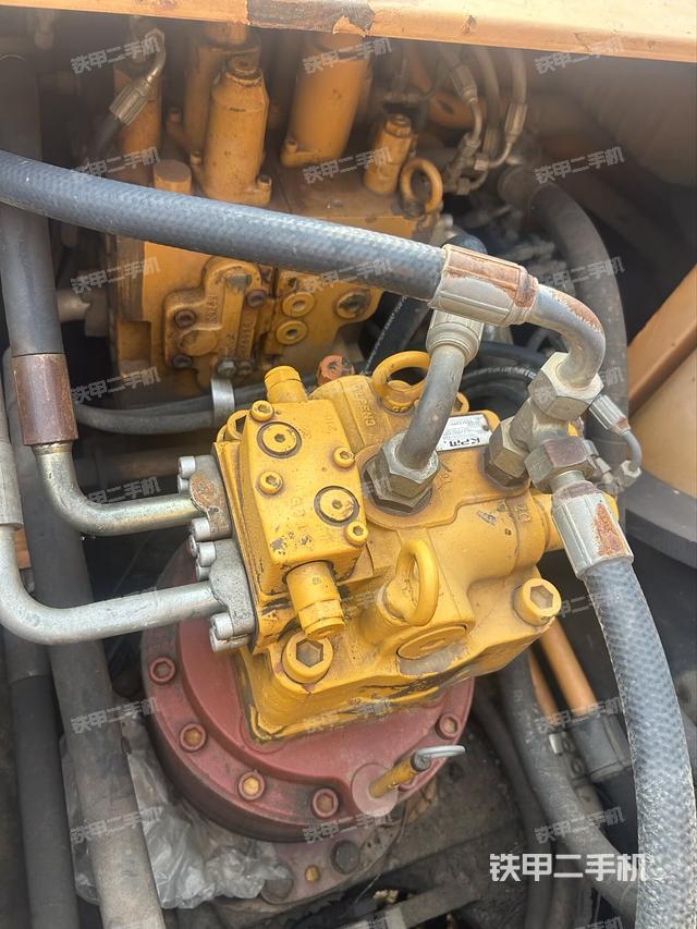 回轉(zhuǎn)馬達和主控閥（整機外觀）