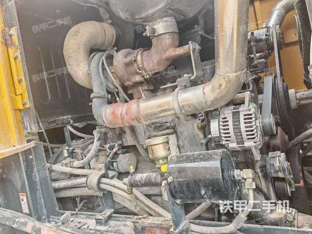 发动机右侧（整机外观及大件）