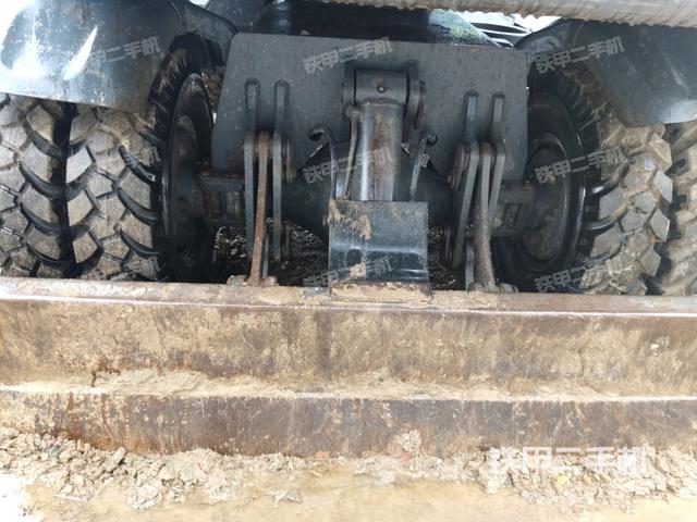 轉(zhuǎn)盤和下車架正前（工作和回轉(zhuǎn)裝置）