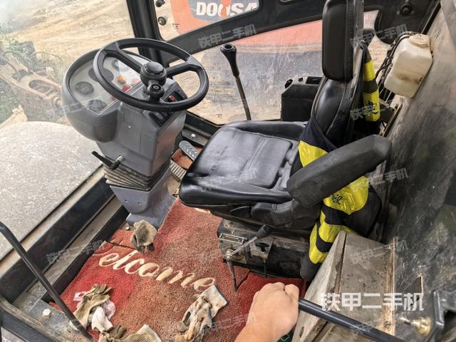 后玻璃角標（壓路機駕駛室）