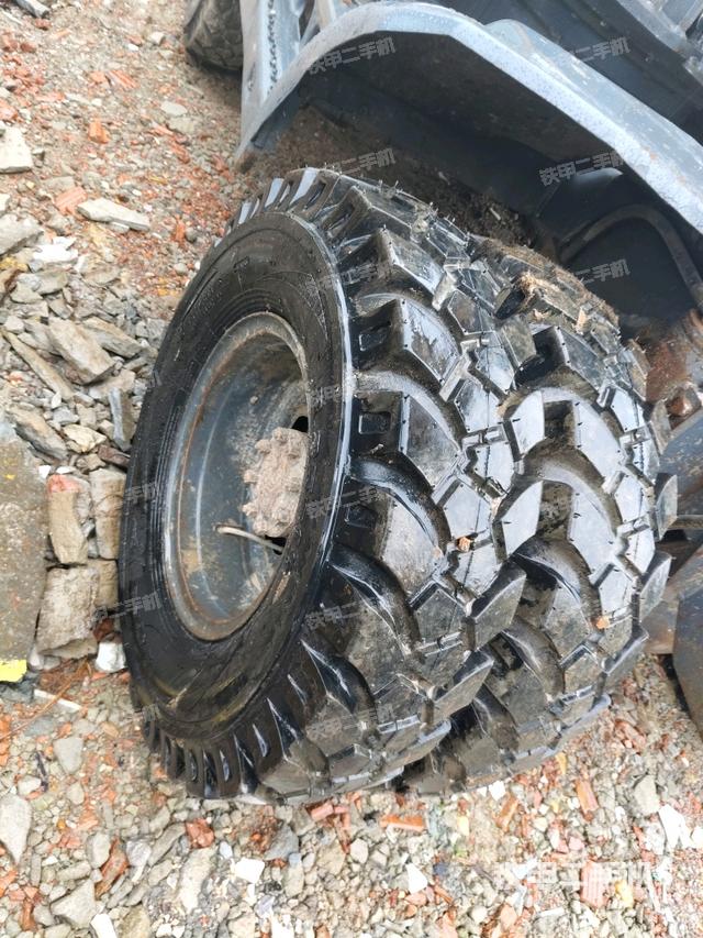 左驅(qū)動(dòng)輪（行走機(jī)構(gòu)）