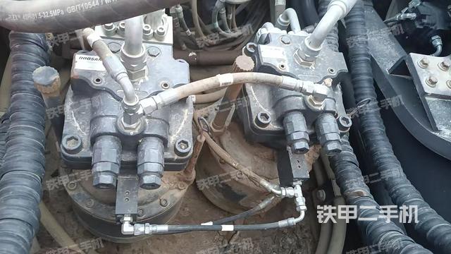 回转马达和主控阀（整机外观）