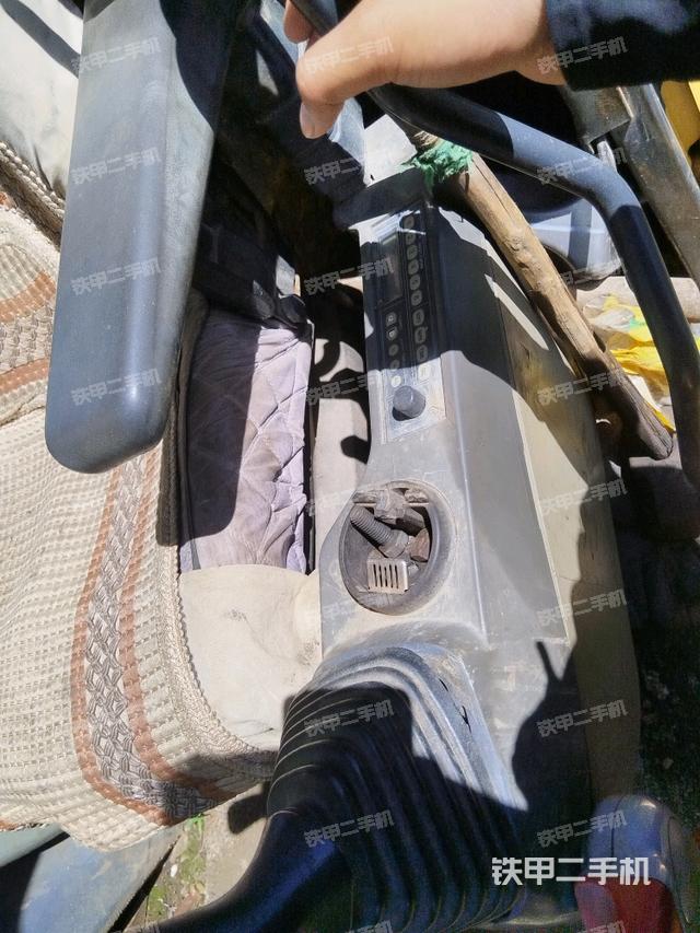 座椅左側(cè)控制臺/音響/含左手柄（駕駛室部分）