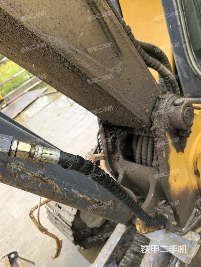 大臂根部?斜（工作和回轉(zhuǎn)裝置）