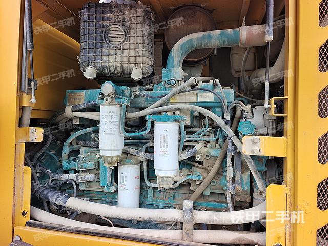 发动机左侧（整机外观及大件）