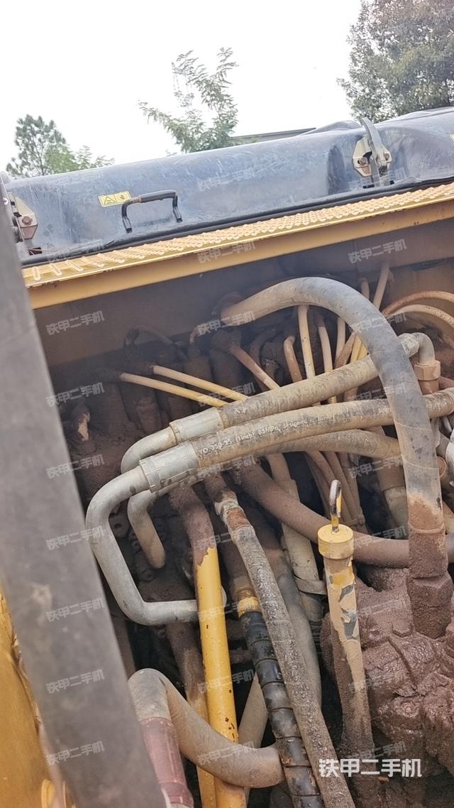 回转马达和主控阀（整机外观）