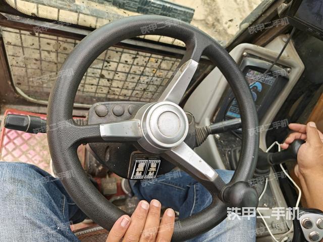 駕駛室整體（整機(jī)外觀）