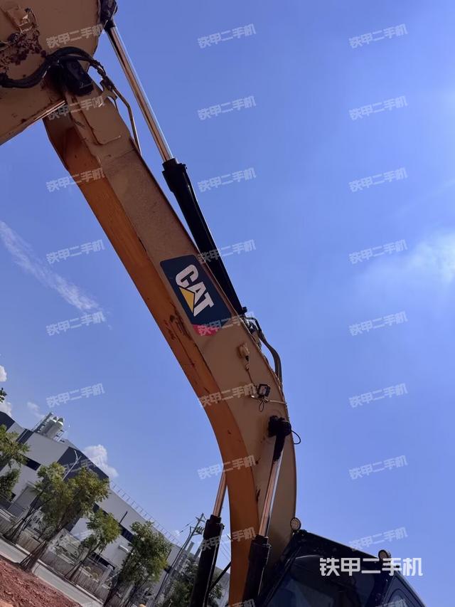 大臂整体 右侧（工作和回转装置）