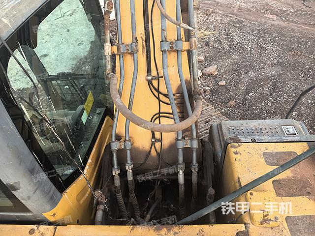 回转马达和主控阀（整机外观）