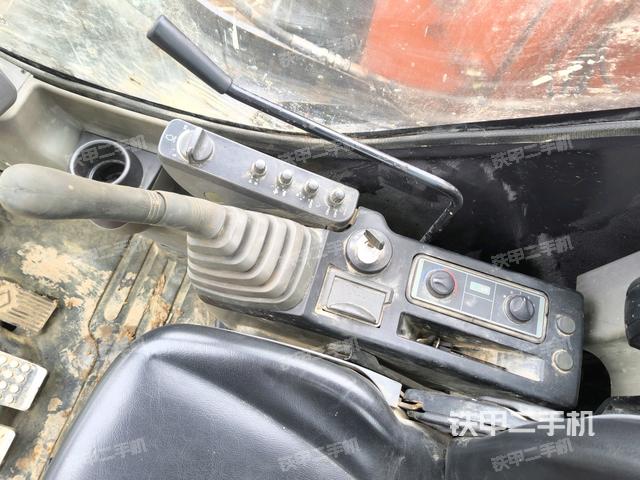 座椅右側(cè)控制臺(tái)/鑰匙門/油門/含右手柄（駕駛室部分）