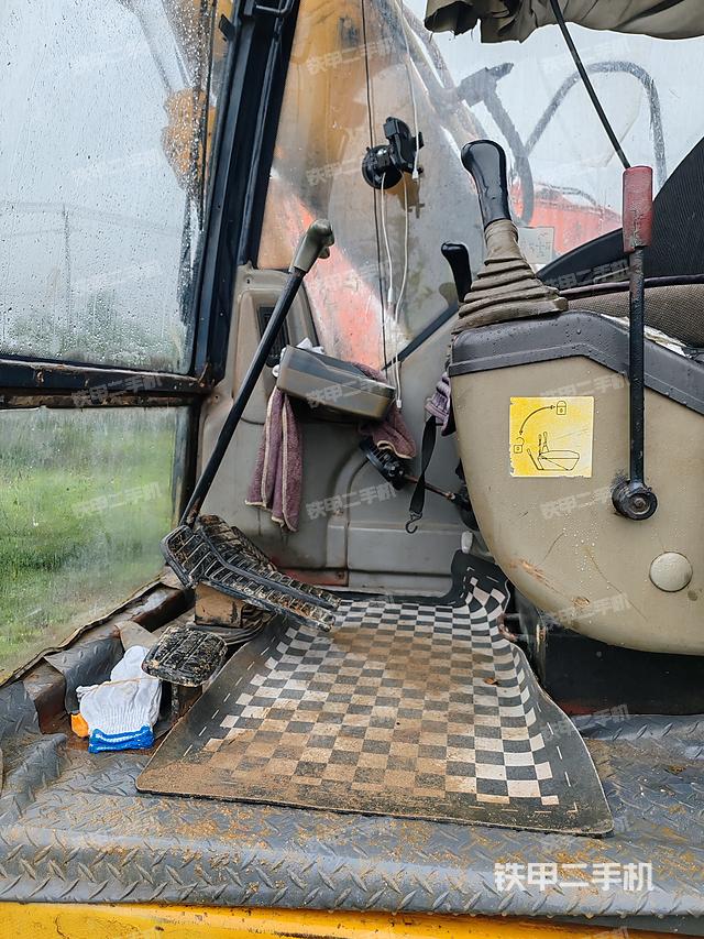 驾驶室整体（整机外观）