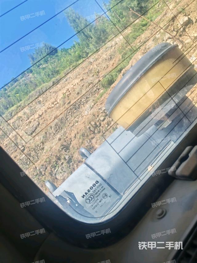 左后方玻璃角標(biāo)（駕駛室部分）