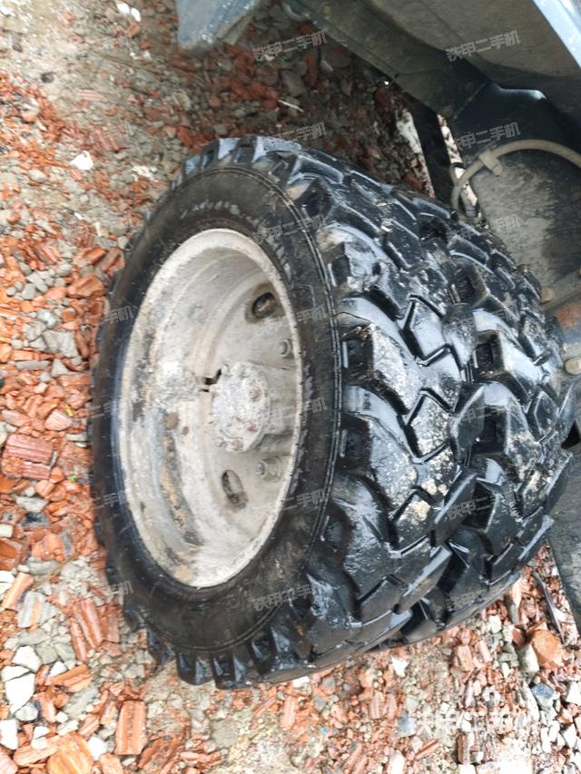 左驅(qū)動(dòng)輪（行走機(jī)構(gòu)）