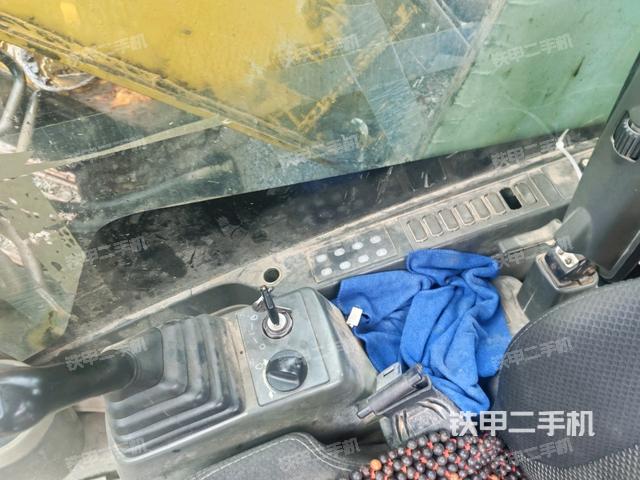 座椅右侧控制台/钥匙门/油门/含右手柄（驾驶室部分）