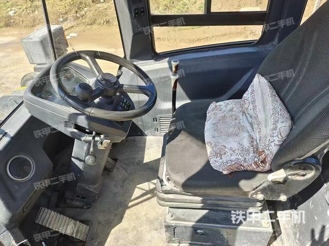 駕駛室操作臺（整機外觀及大件）