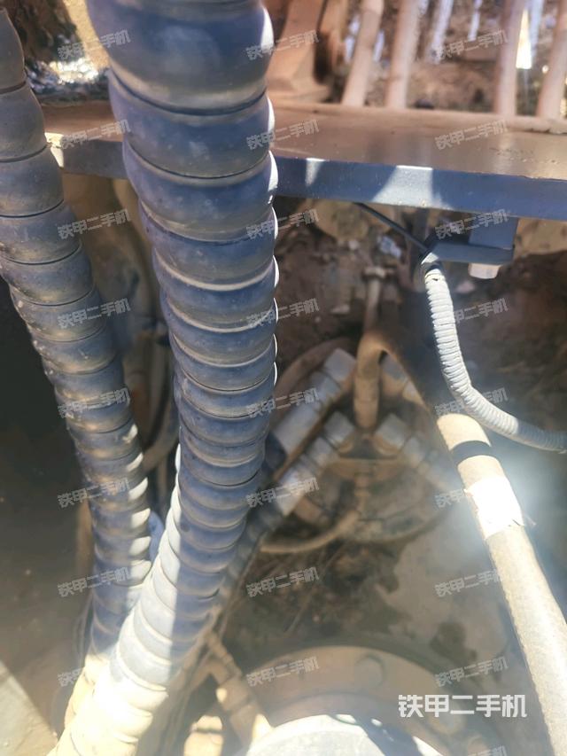 中央回轉(zhuǎn)接頭特寫（上車部件）