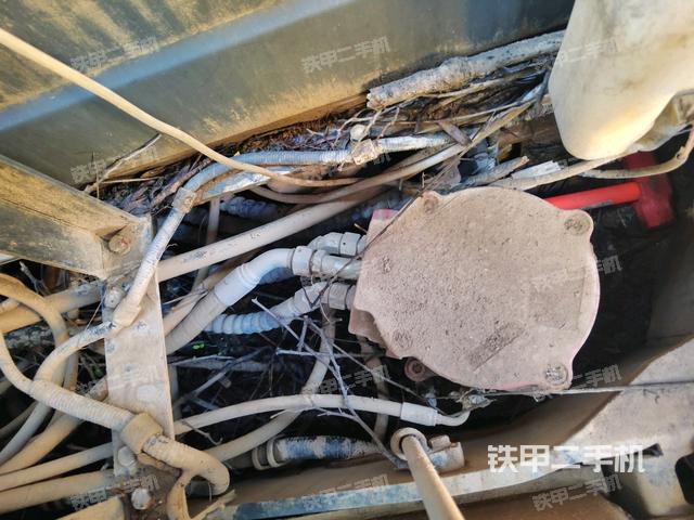 回转马达和主控阀（整机外观）