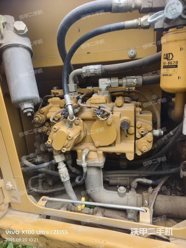 液壓泵艙室正面整體（整機(jī)外觀）