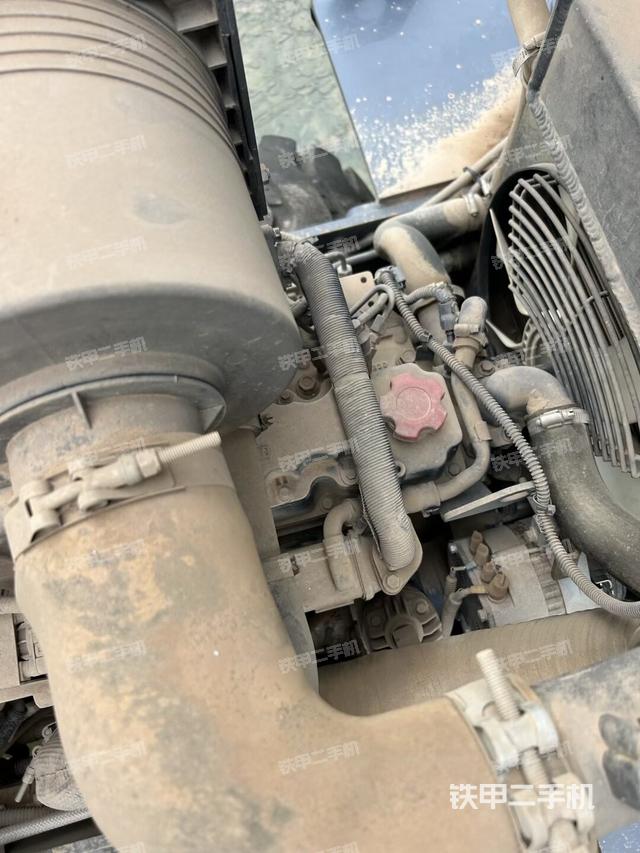 發(fā)動機艙全景（壓路機發(fā)動機艙）