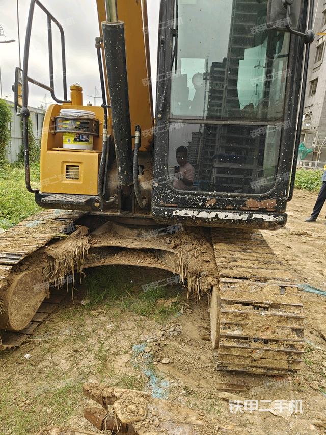 駕駛室頂部（整機外觀）