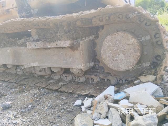 左驅(qū)動輪（行走機構(gòu)）