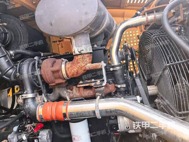 發(fā)動機右側(cè)（整機外觀及大件）