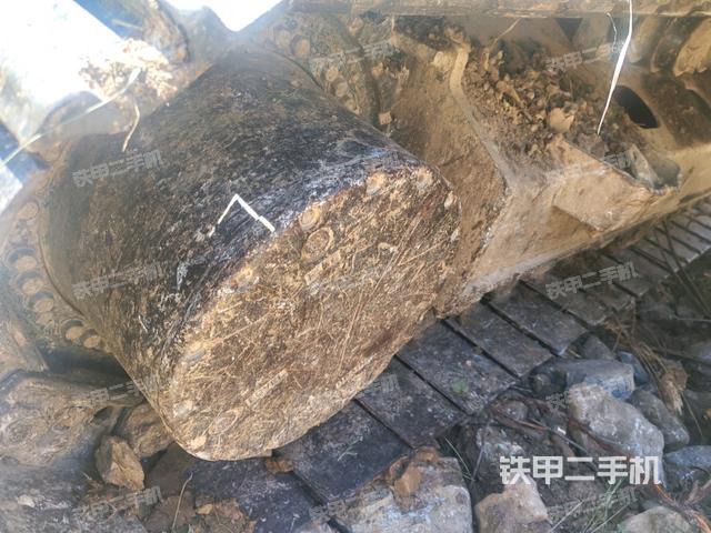 右驅(qū)動(dòng)輪（行走機(jī)構(gòu)）