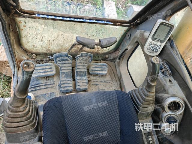 后窗玻璃角標(biāo)（駕駛室部分）