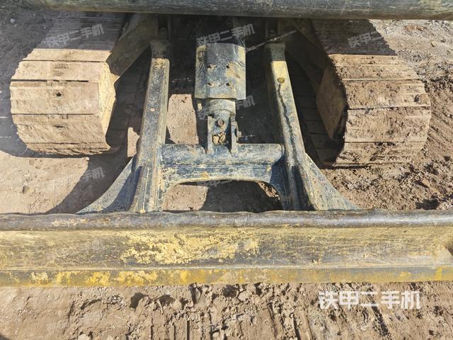 轉(zhuǎn)盤和下車架正前（工作和回轉(zhuǎn)裝置）