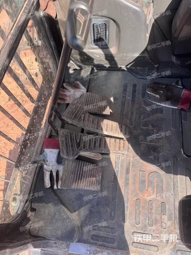 座椅左側(cè)控制臺(tái)/音響/含左手柄（駕駛室部分）