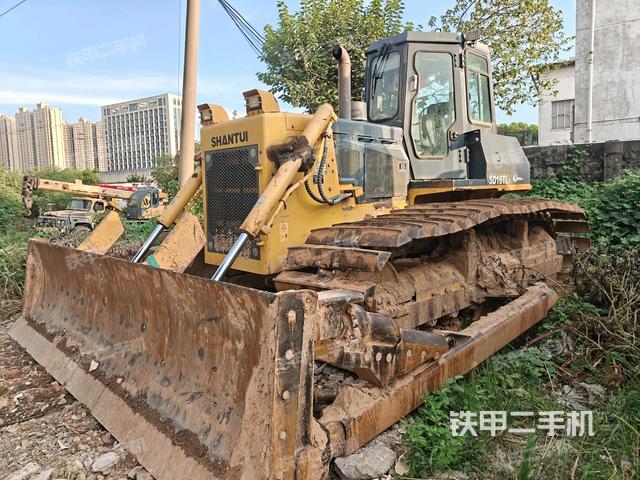 设备正后全景（推土机整车外观）